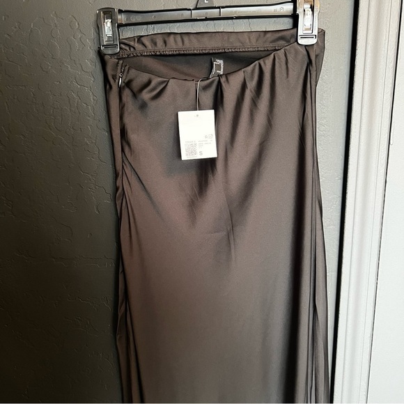 Forever 21 women maxi dress strapless, sexy Front Leg split Color Black Size S - Picture 6 of 6